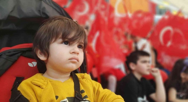 23 Nisan Beyoğlunda coşkuyla kutlandı