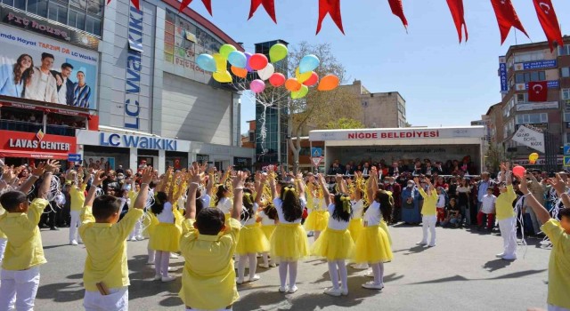 23 Nisan coşkuyla kutlandı
