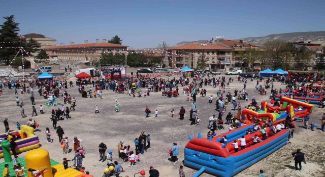 23 Nisan kutlamaları şenlik havasında geçti