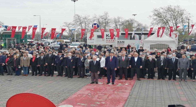 23 Nisanda Kadıköyde Atatürk anıtına çelenk sunuldu