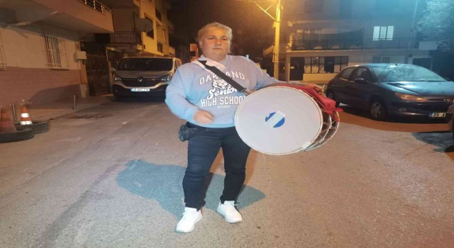 45 yaşındaki ‘Davulcu Abla 6 yıldır sahura kaldırıyor