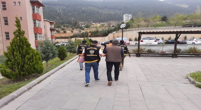 50 yıl hapis cezasıyla aranan hükümlü yakalandı