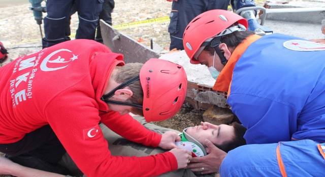 5.7lik deprem tatbikatı gerçeği aratmadı