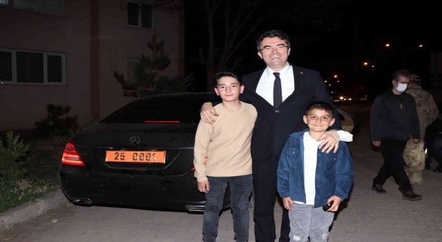 7 yaşındaki Berat, Valiyi sosyal medyadan evlerine çaya davet etti