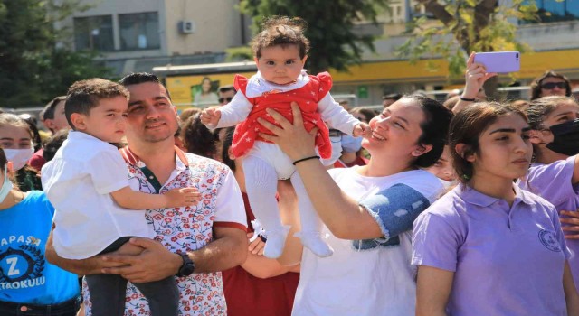 Adanada 23 Nisan Ulusal Egemenlik ve Çocuk Bayramı coşkusu
