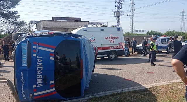 Adanada askeri araç kaza yaptı: 5 yaralı