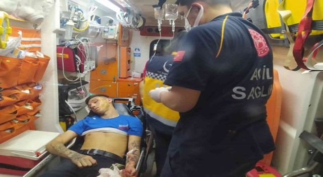Adanada otobüs durağında bıçaklı kavga: 4 yaralı