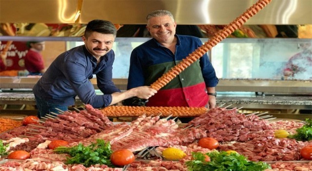 Adananın tescilli kebabını dünyaya tanıtıyor