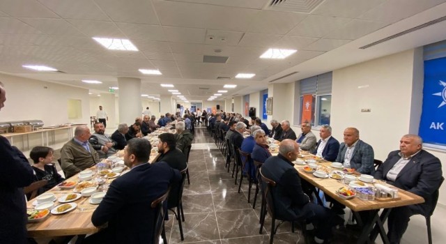 Adıyamanda Ak Partililer iftarda bir araya geldi