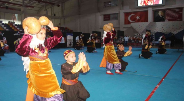 Adıyamanda, halk oyunları müsabakaları düzenlendi