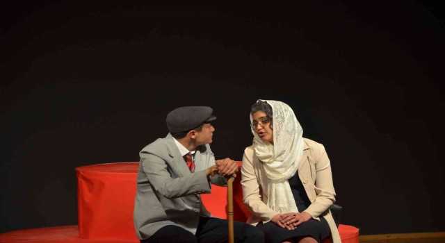 ADÜde Aile İçi İletişim konulu tiyatro-konferans etkinliği düzenlendi