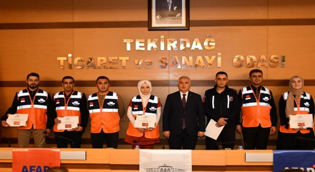 AFAD gönüllüleri sertifika ve kimliklerine kavuştu