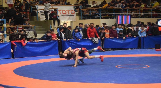 Afyonkarahisarda U11-U13 Türkiye Güreş Şampiyonası devam ediyor