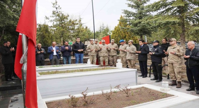 Ahlatlı şehitler kabirleri başında anıldı