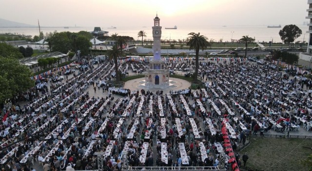 AK Parti İzmirden 20 bin kişilik iftar