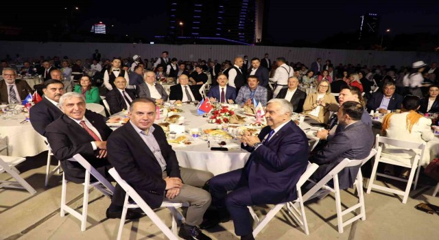 AK Parti İzmirden ‘Dünden Bugüne Yol Arkadaşlarımızla Vefa İftarı programı