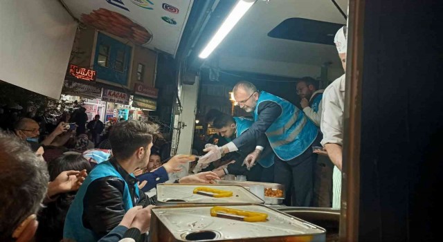 AK Partiden Kadir Gecesinde lokma tatlısı ikramı