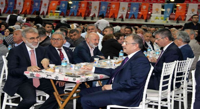 AK Partililer iftarda buluştu