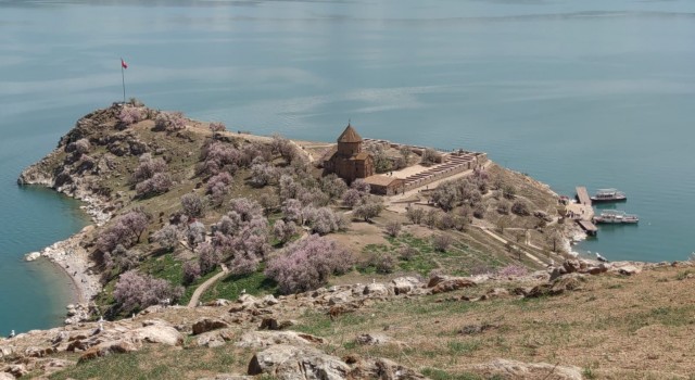Akdamar Adasını 4 ayda 26 bin 380 kişi ziyaret etti