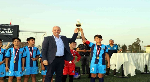 Akdeniz Belediyesi 23 Nisan Futbol Turnuvasında kupalar sahiplerini buldu