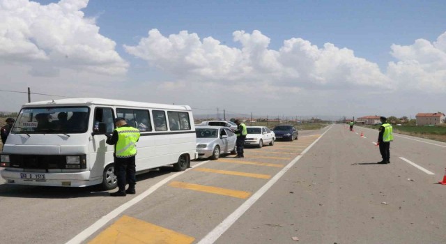 Aksarayda jandarma bayram öncesi trafiği hem havadan hem de karadan denetliyor