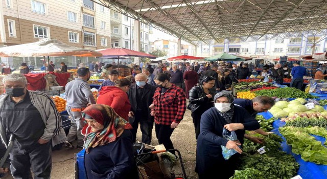 Aksarayda semt pazarlarında Ramazan yoğunluğu
