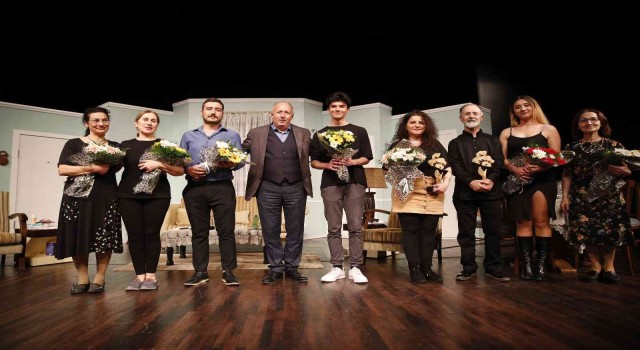 Aktif yaşlıların yer aldığı ‘Misafir oyunu seyirciyle buluştu