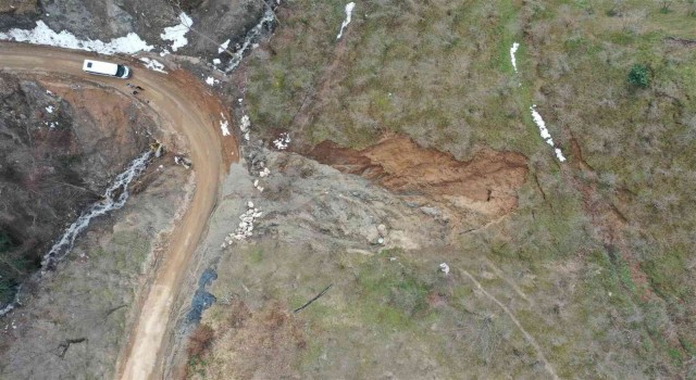 Akyazının heyelan onarım mesaisi gece gündüz devam ediyor