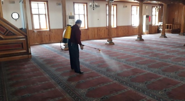 Alaplıda camiler gül suyu ile yıkandı
