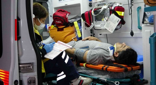 Alkollü sürücü çam ağacına çarptı: 1i ağır 2 yaralı