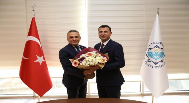 ALKÜ Genel Sekreteri Kartal, görevi Özyüreke devretti