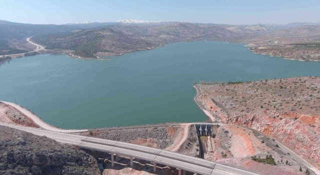 Altınapa Barajı tamamen doldu, savaklama yapıldı