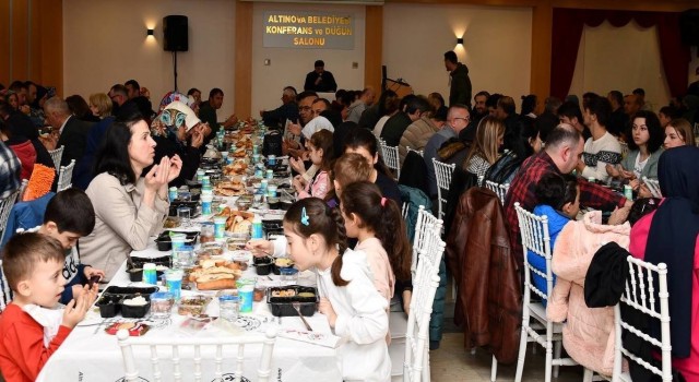 Altınova Belediyesi iftarda buluştu