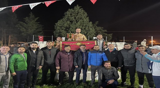 Altınovada başpehlivanlığı Hüseyin Gümüşalan kazandı