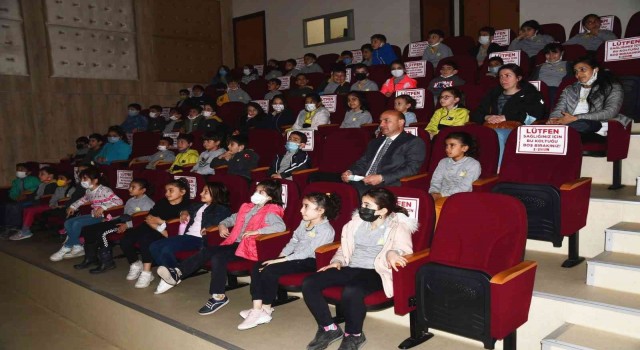 Altınovada öğrencilerin sinema keyfi