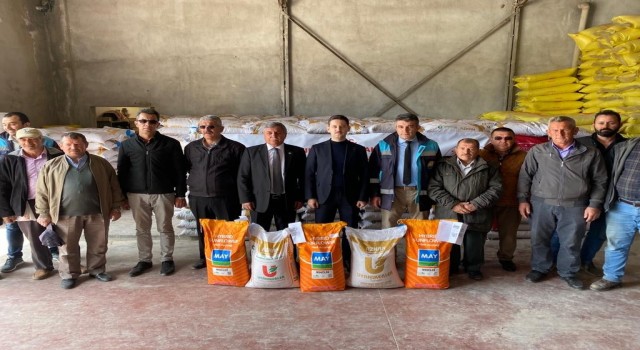 Altıntaşta çiftçilere yüzde 75 hibeli yağlık ayçiçeği, nohut ve kuru fasulye tohumu dağıtıldı