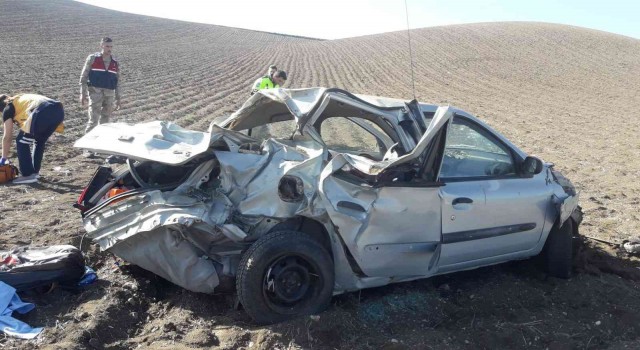 Amasyada takla atan otomobil tarlaya uçtu: 4 yaralı