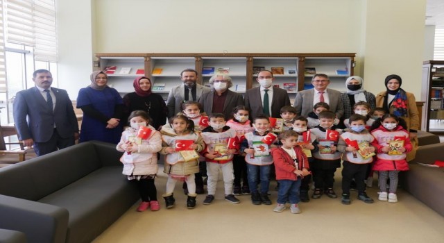 Anaokulu öğrencilerine kitap sevgisi aşılandı