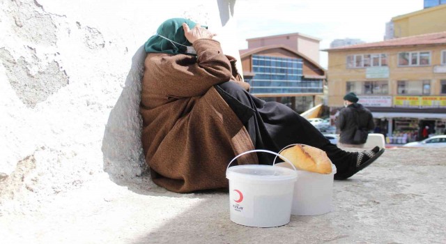Ankarada Kızılaydan Ramazanda her gün 10 bin kişiye sıcak yemek