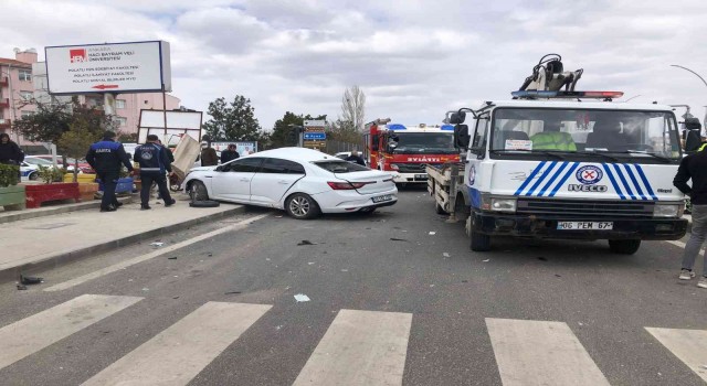 Ankarada tır ile otomobil çarpıştı: 4 yaralı