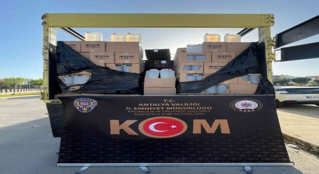 Antalyada bir tıra düzenlenen operasyonda 2 bin litre sahte sahte alkol ele geçirildi