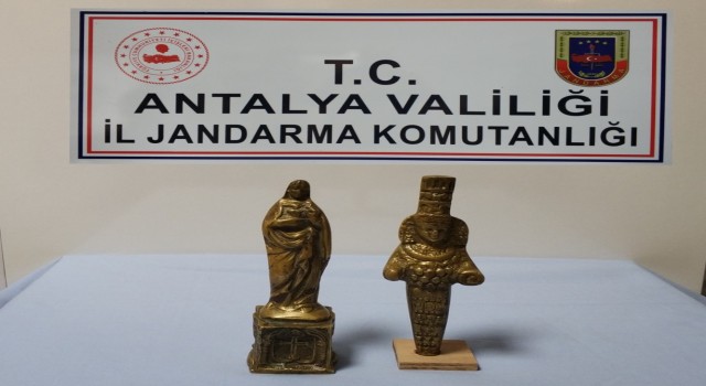 Antalyada jandarma tarihi eser kaçakçılarına göz açtırmadı