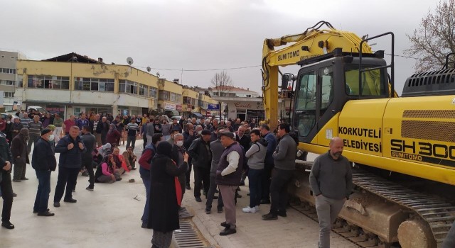 Antalyada kapalı pazar yerinde yıkım gerginliği