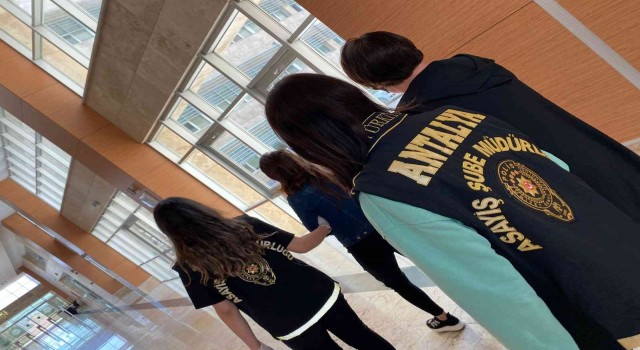 Antalyada kuyumculara sahte altın satan 2 kadın yakalandı
