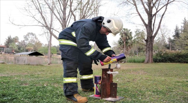 Antalyada Ramazan topu geleneği, ses bombası olarak tabir edilen düzenekle devam ediyor