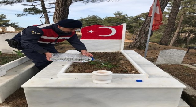 Antalyada şehit ve gazilerin kabirlerinde temizlik ve bakım yapıldı
