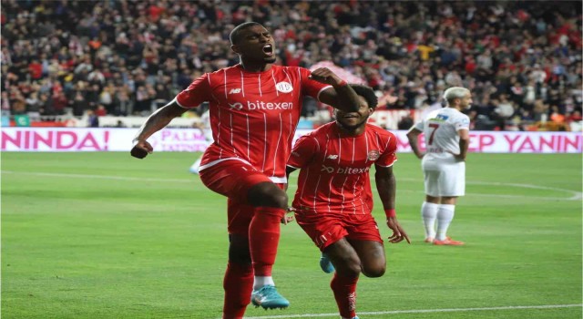 Antalyasporda Haji Wright, performansıyla göz dolduruyor