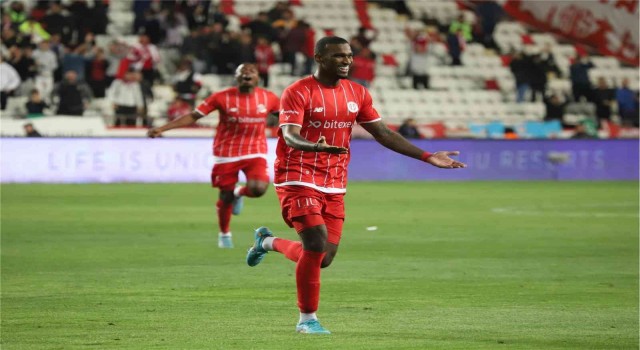 Antalyasporda Haji Wrightın performansı sevindiriyor