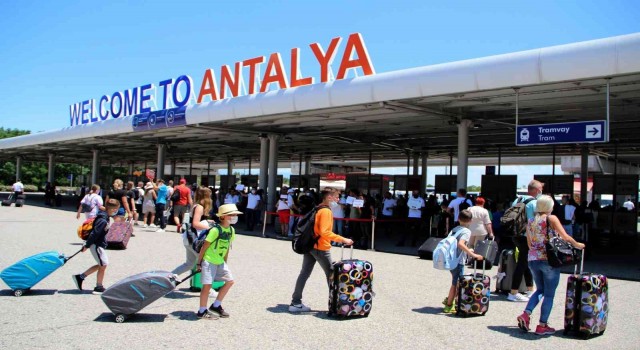 Antalyaya hava yoluyla gelen turist sayısı 1 milyonu geçti