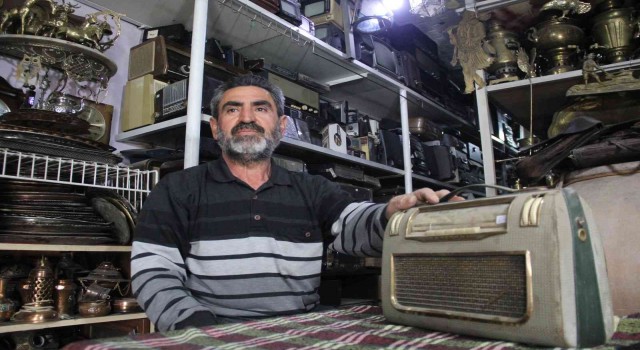 Antika tutkunu esnaf, biriktirdiği yüz binlerce antika eşya ile müze açmak istiyor